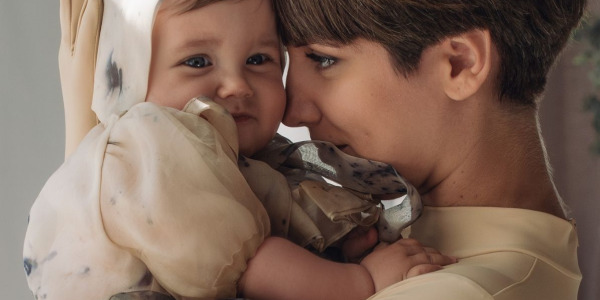 DABĪGI KRĀSOTAS, VĒSTURISKI IEDVESMOTAS: KRISTĪBU KLEITU KOLEKCIJA NO I AM A GO.O.D KID